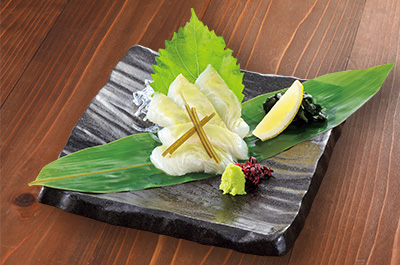 ひらめ昆布〆(宇治抹茶仕立て)お造り